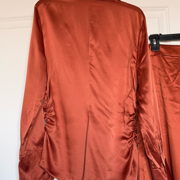 Banana Republic 100% Silk Terracotta Belay Wide-Leg Pants and Button Down - Picture 15 of 15